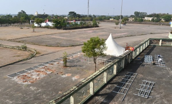 

रायपुर में भारत-दक्षिण अफ्रीका वनडे मैच की तैयारी, स्टेडियम  खिलाड़ियों के रहेगी खास सुविधा, देखें 
