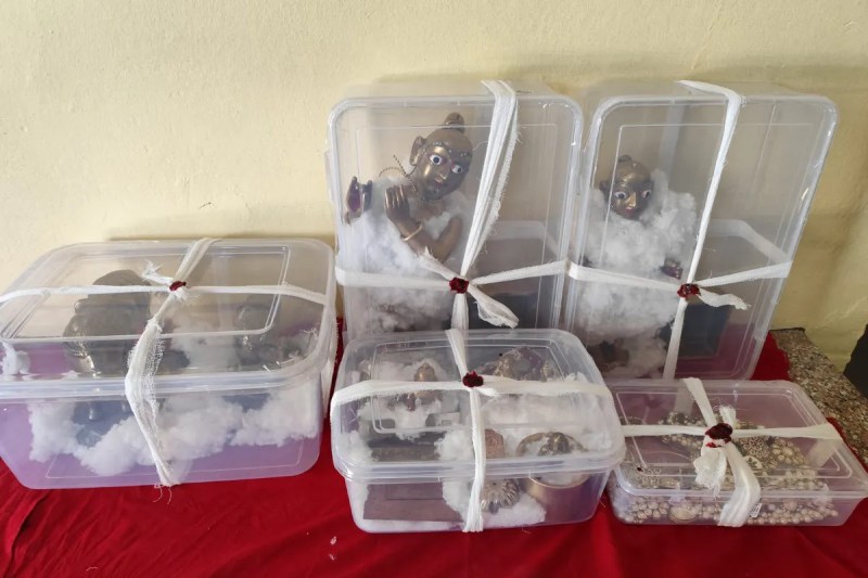 Theft at temple in Dudu