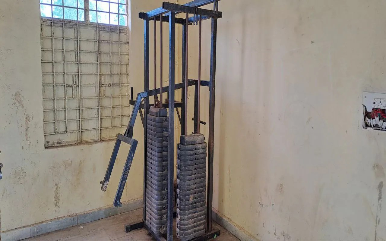 Gym equipment has become junk without being used, and has disappeared from many places.