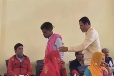 Seeing the samosa in the plate, the district member became furious and said that every time you keep three pegs of samosa for breakfast.