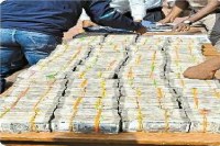 CG News: बड़ी कार्रवाई... महाराष्ट्र की कार से सवा तीन करोड़ नकद जब्त, आयकर विभाग जांच में जुटा(photo-patrika)