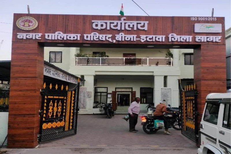 The Municipal Corporation's night shelter has been converted into a store room, accommodation is available in the community building, but the needy are unaware.