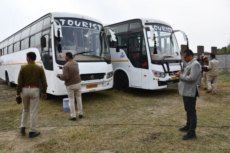 FIR against travel owner for tax evasion and fake number plate case!