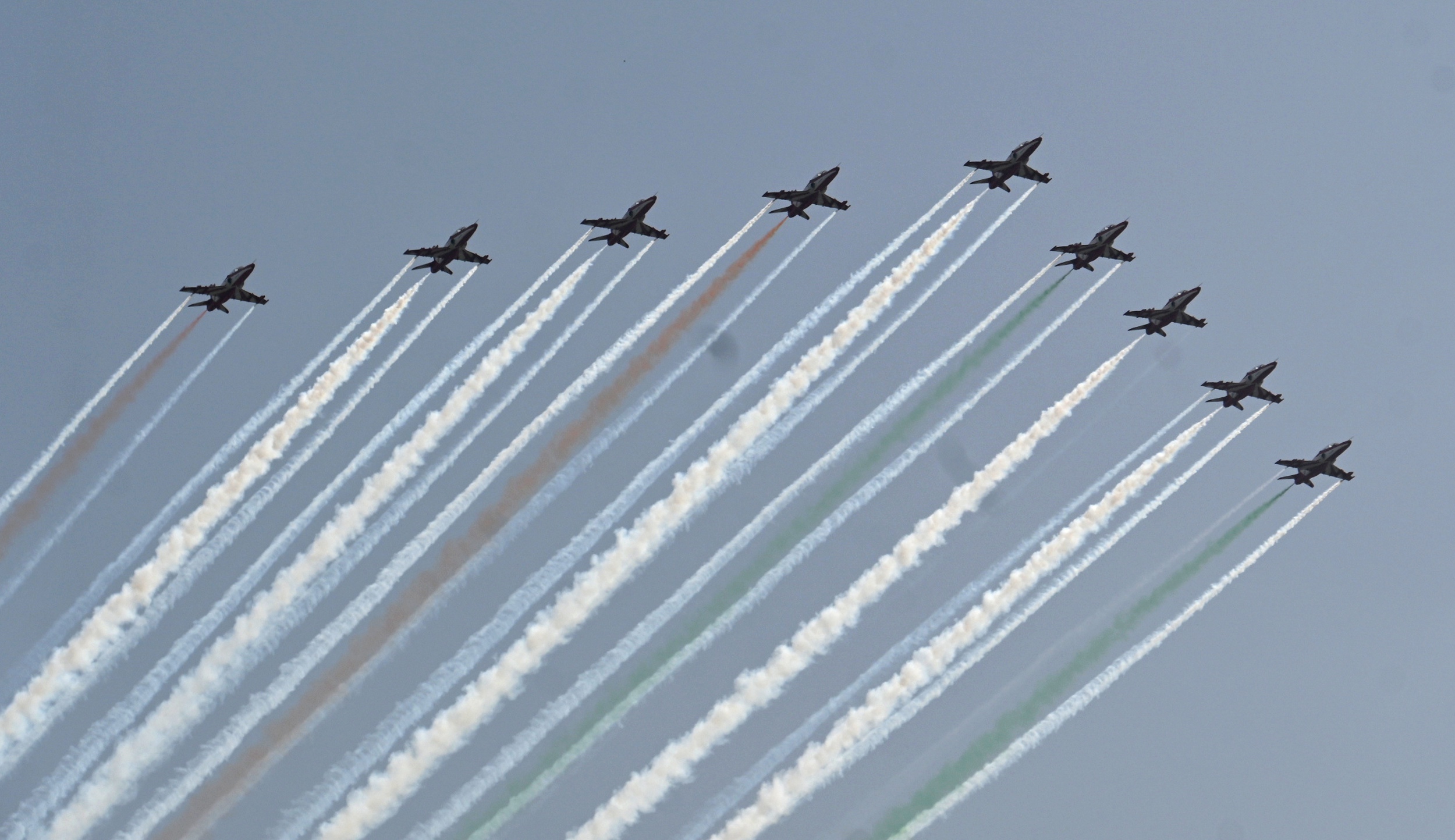 रजत जयंती : आसमान में दिल और उल्टे जेट ने दर्शकों में रोमांच भरा