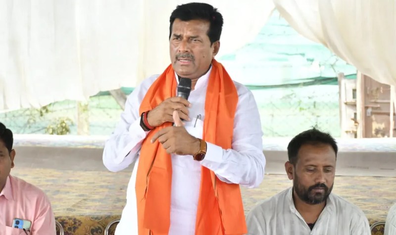 BJP leader abuses MP Bharat Singh Kushwar in Gwalior