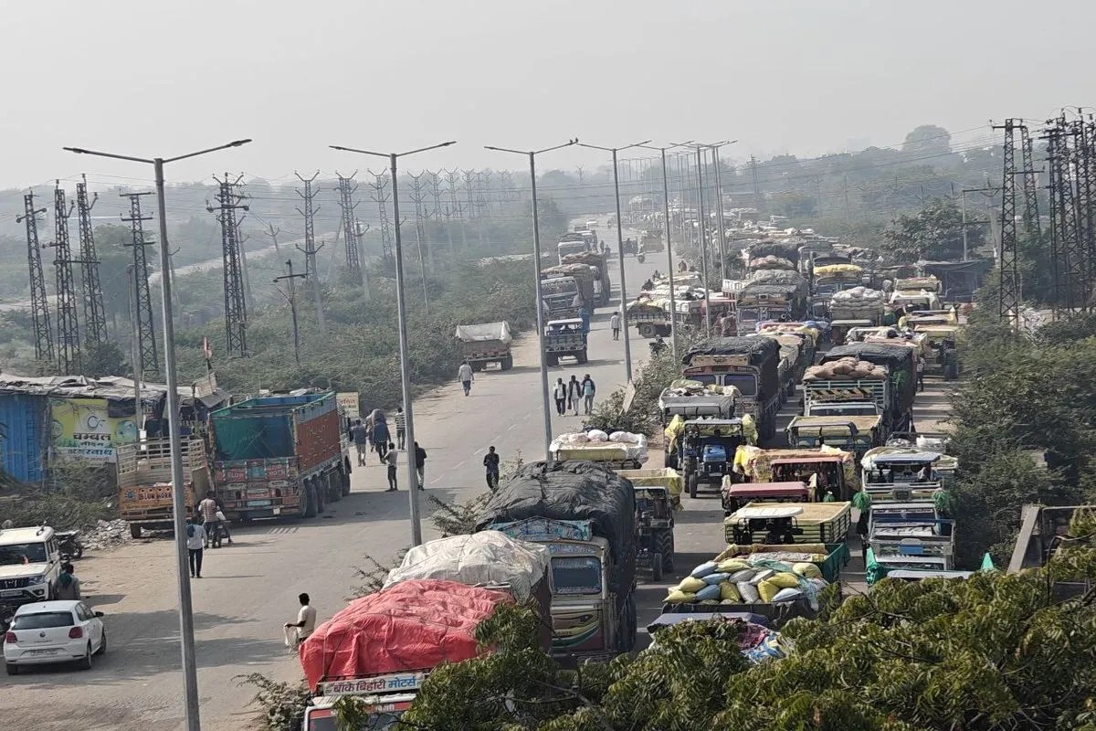 मंडी में 48 घंटे बाद मिलेगा प्रवेश, लौटने लगे किसान