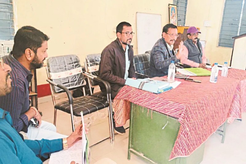 CG Board Exam: मिशन अव्वल अभियान पर विशेष फोकस, छात्रों को ब्लू प्रिंट के आधार पर करा रहे तैयारी