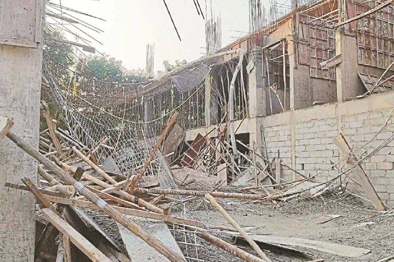 CG News: निर्माणाधीन भवन की सेंटरिंग भरभरा कर गिरा, मची अफरा-तफरी, 9 मजदूर गंभीर रुपए से घायल