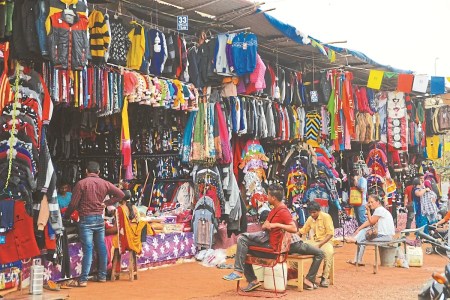 CG Winter: पांच साल में पहली बार नवंबर में कड़ाके की ठंड, 9.6 डिग्री तक लुढ़का पारा, सजा गर्म कपड़ो का बाजार