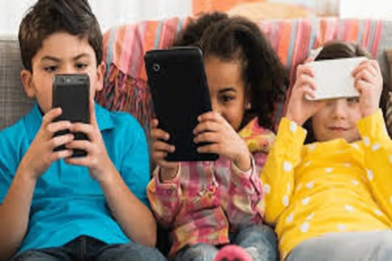 CG News: पांच साल के बच्चे भी सोशल मीडिया ऐप की गिरफ्त में, पैरेंट्स ले रहे नशामुक्ति केंद्र का सहारा