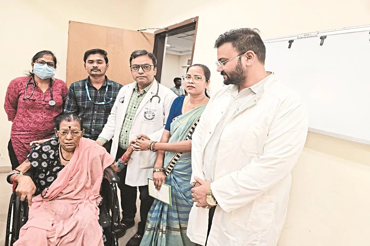फिजियोथेरेपी कराने एम्स पहुंची तीजन बाई, पीएम मोदी ने परिवार से ली थी स्वास्थ्य की जानकारी