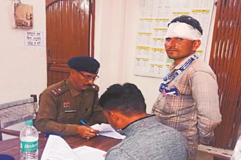 CG Crime: SIR फॉर्म जमा करने वाले बीएलओ पर हमला, युवक ने ईंट से सिर फोड़ा, आरोपी गिरफ्तार