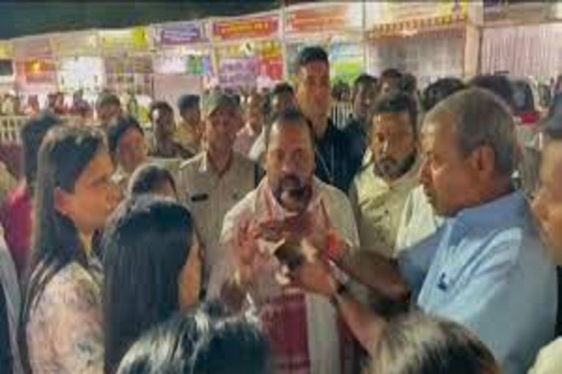 CG Rajyotsav 2025: राज्योत्सव के दौरान विवाद, कलेक्टर पर लगाया यह आरोप, बनी हंगामे की स्थिति