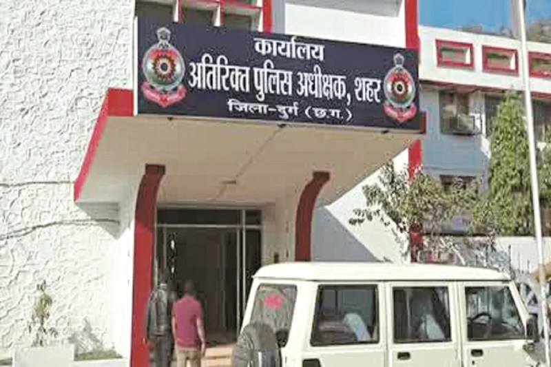 CG News: दुर्ग पुलिस को मिली उर्दू में लिखी फरारी की कहानी वाली फाइल, जानकारों की मदद से सुलझा मामला