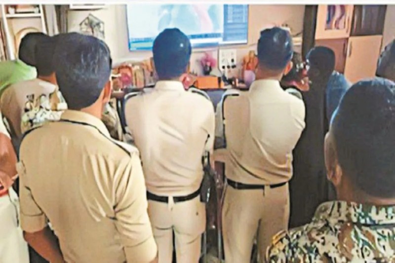 CG Crime: धमतरी में दिनदहाड़े लूट और दुकानों में चोरी, फुटेज के बाद भी आरोपी गिरफ्त से बाहर