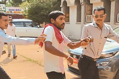 CG Suicide: कलेक्ट्रेट में युवक ने खुद पर डाल लिया पेट्रोल, जवानों ने बचाई जान