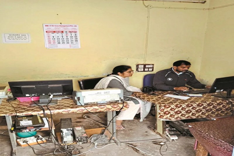 CG Dhan Kharidi: दो दिन बाद धान खरीदी, समिति कर्मचारियों की हड़ताल से मंडराया संकट, नहीं मिल रहा टोकन