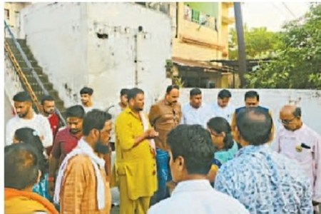 CG News: करंट लगने से 8 साल के मासूम की मौत, गुस्साए लोगों ने बिजली विभाग के खिलाफ किया प्रदर्शन