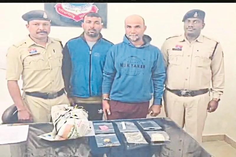 CG Crime: पुलिस कर्मी बनकर लूट, तलाशी का नाटक कर चोरी कर भागे, दो आरोपी गिरतार