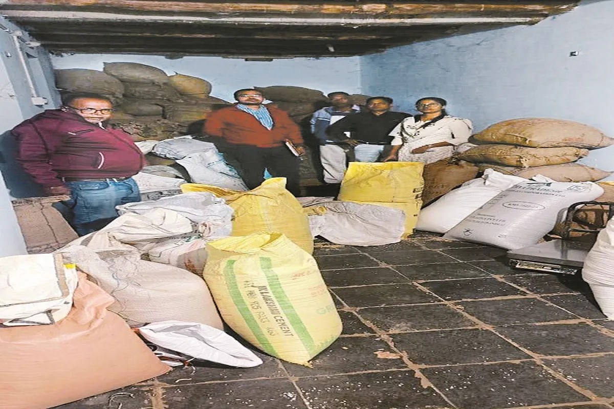 CG Dhaan Kharidi: धान खरीदी के पहले ही दिन अवैध परिवहन पर बड़ी कार्रवाई, दो ट्रक व 666 क्विंटल जब्त