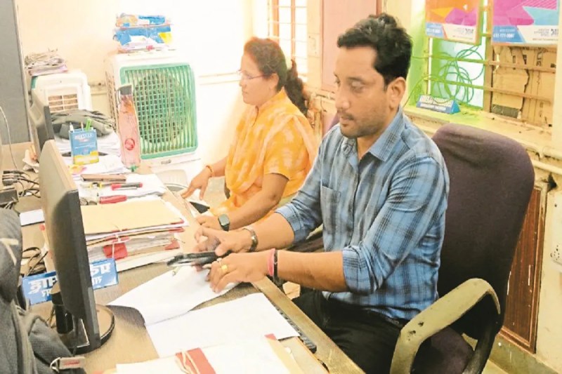 CG Ration Card: सर्वर में दिक्कत होने से बढ़ी समस्या, नए साफ्टवेयर में भी नहीं सुधर रही राशन कार्ड की त्रुटि, लोग हुए परेशान