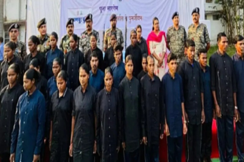 CG Naxal Surrender: 28 नक्सलियों ने किया आत्मसमर्पण, 89 लाख का था इनाम, इधर सोनू को धमकी