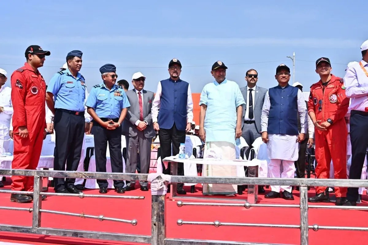 राज्योत्सव पर वायु सेना की टीम का रोमांचक एयर शो, सेंध जलाशय के ऊपर आसमां में गूंजा 'जय जोहार' और 'छत्तीसगढ़िया सबले बढ़िया