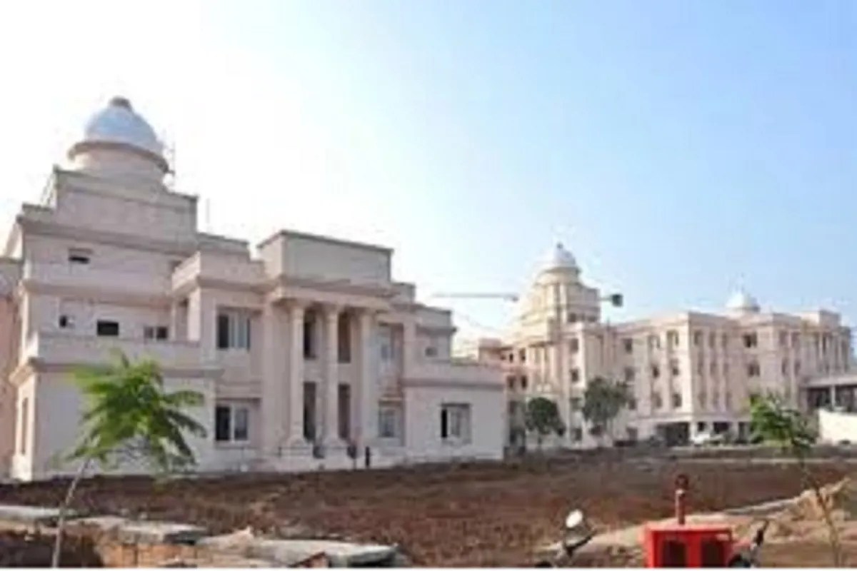 PM Modi Raipur Visit: नई विधानसभा भवन में गमछा ले जाने की अनुमति नहीं, आम जानता से लेकर नेताओं के गमछे उतरवाए