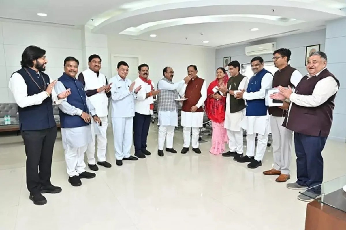 बिहार विधानसभा चुनाव में NDA की जीत, छत्तीसगढ़ में भी जश्न का माहौल, सीएम ने मिठाई खिलाकर जीत की बधाई दी, देखें