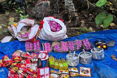 CG News: पुलिस को मिली एक और बड़ी सफलता, तीन स्थानों से नक्सलियों के डंप विस्फोट सामग्री बरामद