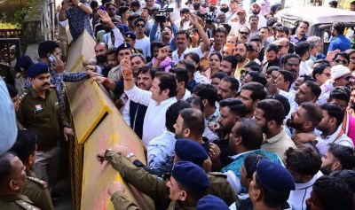 Protest News .... यूथ हब चौपाटी हटाने का पुरजोर विरोध, थाने में दो घंटे धरना, नारेबाजी