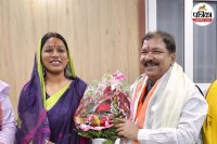 भाजपा प्रदेश अध्यक्ष दिलीप जायसवाल के साथ छोटी कुमारी