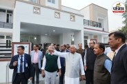 MLA Flats का निरीक्षण करते सीएम नीतीश कुमार