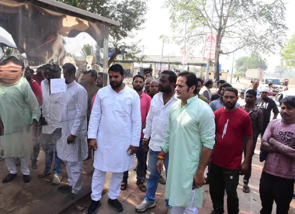 आमानाका ओवरब्रिज के पास वाली चौपाटी विवादों में फंसी, रेलवे ने बताया अपना