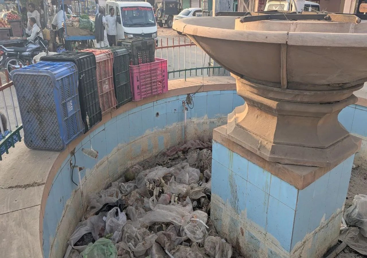 Nagaur patrika…डेह रोड चौराहा बना खतरे का चौराहा, यातायात व्यवस्था ठप, भारी वाहनों ने बढ़ाई मुश्किल…VIDEO
