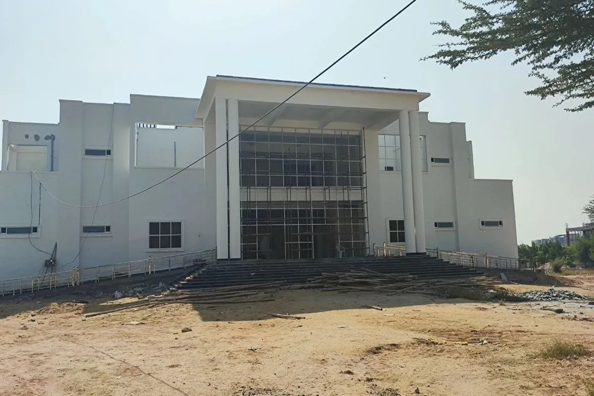महाविद्यालय में ऑडिटोरियम की निर्माणाधीन बिल्डिंग। फोटो-पत्रिका