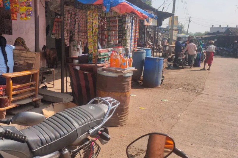 mp-gujarat border petrol smuggling illegal petrol storage jhabua mp news