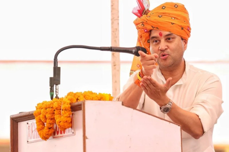 Jyotiraditya Scindia angry on congress fourlane overbridge construction mp news