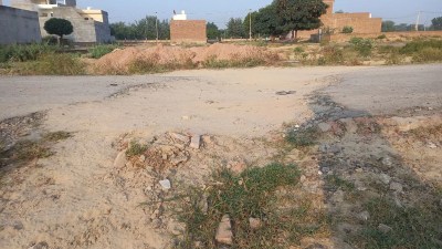 हनुमानगढ़ में जंक्शन के सिविल लाइन की सडक़ पर बना गड्ढ़ा।