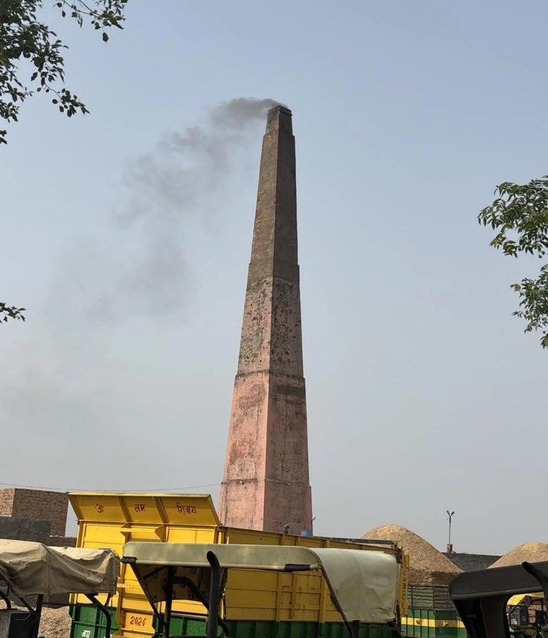 हनुमानगढ़ में जिग-जैग तकनीक से बना ईंट भट्टा।