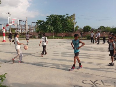 हनुमानगढ़: गांव में खेल मैदान में खेलते खिलाड़ी।