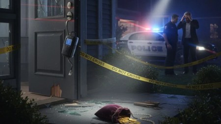 पड़ोसी के घर हुई लाखों की चोरी