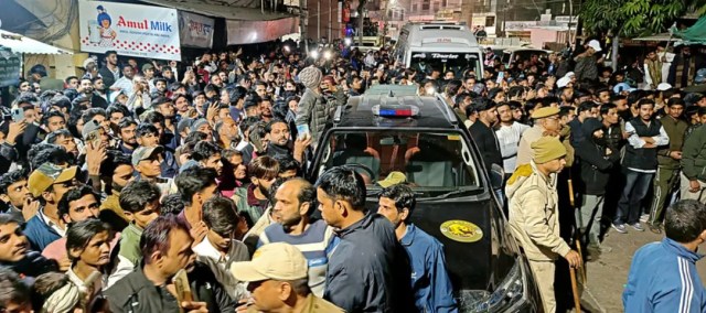 Crowd gathered in Qureshi Colony. Photo: Dinesh Dabi