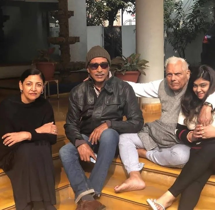 
प्रकाश झा अपने परिवार के साथ 