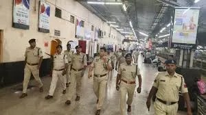 High Alert in Raipur: दिल्ली में ब्लास्ट के बाद रायपुर में अलर्ट जारी, एयरपोर्ट और रेलवे स्टेशन पर तगड़ी चेकिंग
