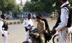 Karachi traffic police issuing fine