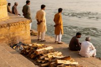 which people not allowed to be cremated at manikarnika ghat in kashi