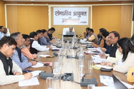 A review meeting was held regarding the implementation of the directives of the Commissioner-Collector Conference, and strict instructions were given to the officials.