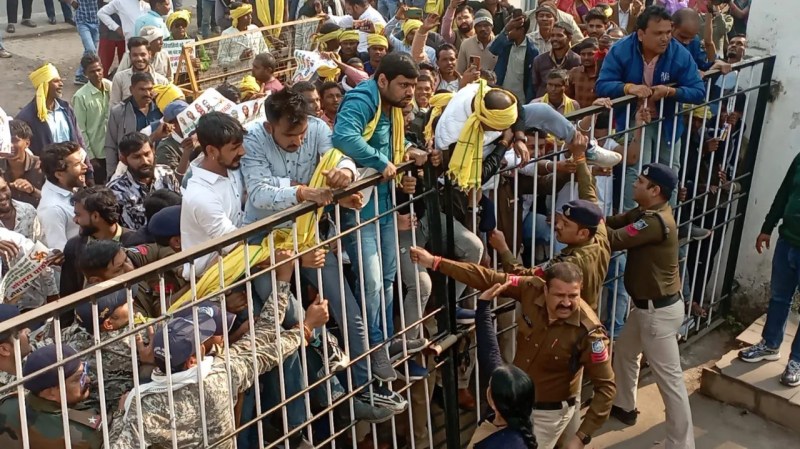 Strong protest against MLA Sanjay Pathak in Katni