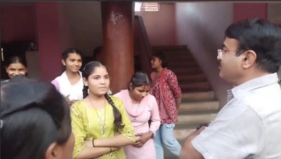 Students in MP stopped Minister Narendra Patel's car